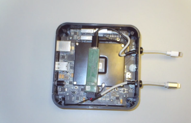 В Сети появились подробные фотографии устройства для взлома iPhone 9