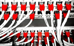 Тысячи взломанных маршрутизаторов MikroTik отправляют трафик хакерам