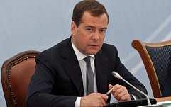 Премьер РФ предложил принять общие правила поведения в Сети