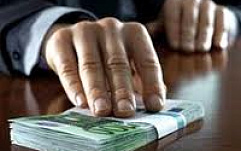 Чиновницы задержаны за взятки за победу в тендере на прокладку интернет сетей