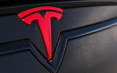 Хакер взломал и модифицировал автомобиль Tesla